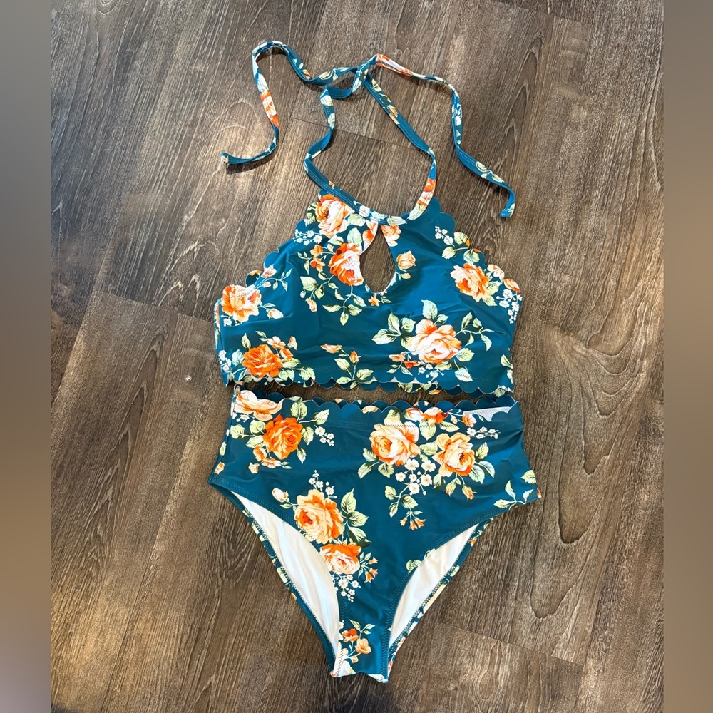 Floral Halter Top with Scalloped Edges. NWOT